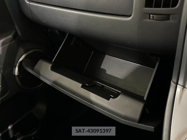 Mitsubishi DELICA 2007-08 8056284-18