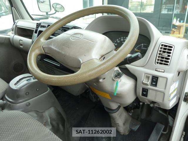 Hino DUTRO 2005-04 8053446-11