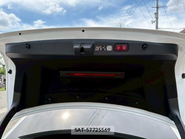 Mercedes Benz E-CLASS 2024-07 8054335-17
