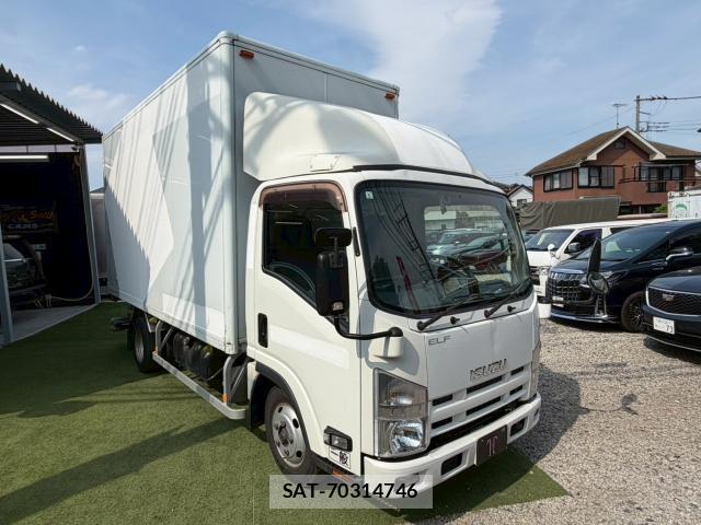 Isuzu ELF TRUCK 2015-02 8055966-1