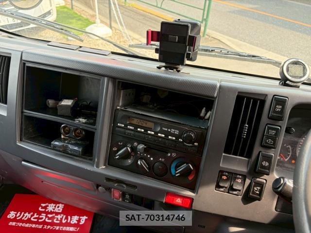 Isuzu ELF TRUCK 2015-02 8055966-11