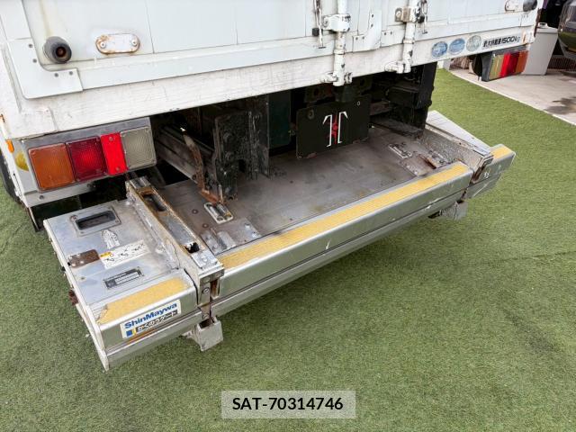Isuzu ELF TRUCK 2015-02 8055966-19