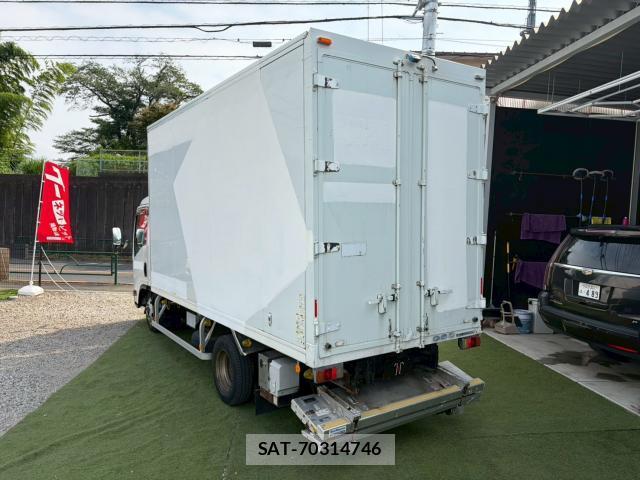 Isuzu ELF TRUCK 2015-02 8055966-2