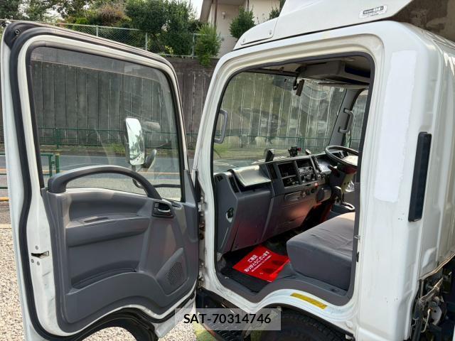 Isuzu ELF TRUCK 2015-02 8055966-6