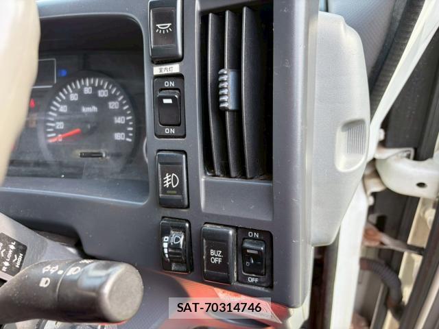 Isuzu ELF TRUCK 2015-02 8055966-9