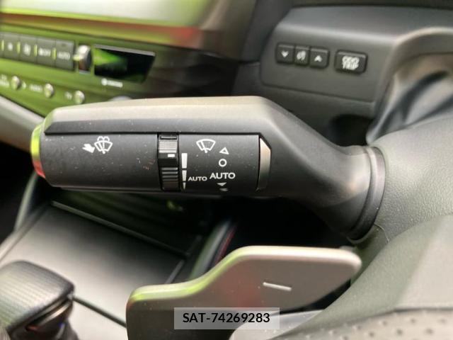 Lexus ES 2019-01 8054481-17