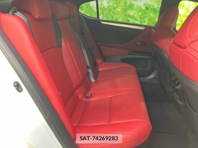 Lexus ES 2019-01 8054481-5