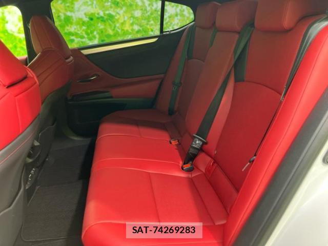 Lexus ES 2019-01 8054481-7