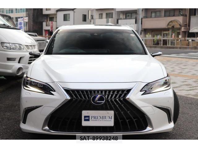 Lexus ES 2022-03 8055112-1