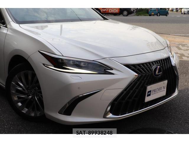 Lexus ES 2022-03 8055112-10