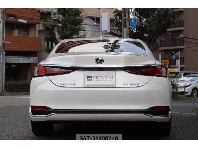 Lexus ES 2022-03 8055112-2