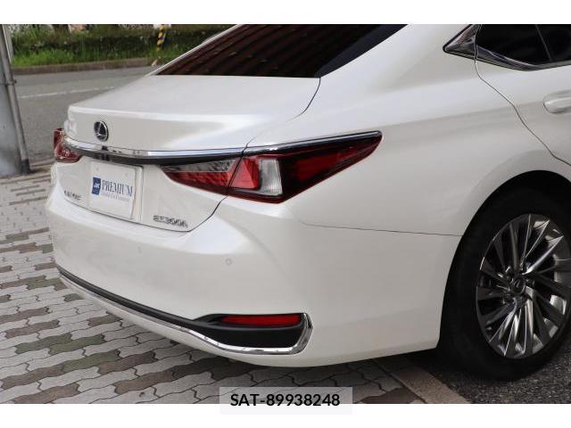Lexus ES 2022-03 8055112-5