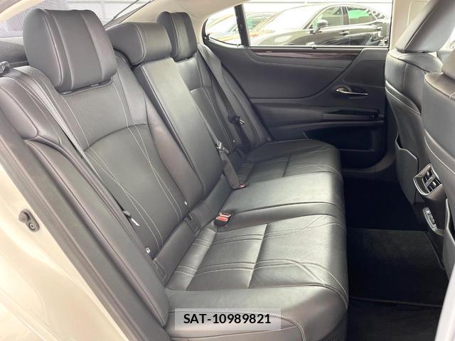 Lexus ES 2019-12 8055437-10