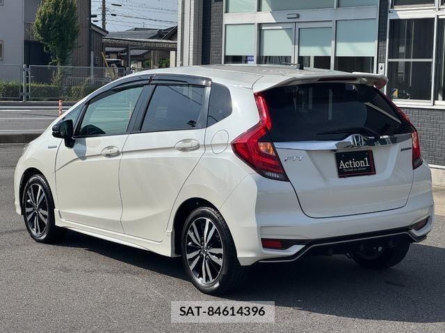 Honda FIT HYBRID 2017-06 8055432-3
