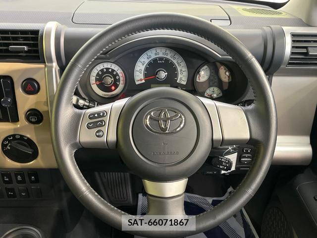 Toyota FJ CRUISER 2014-02 8053719-9