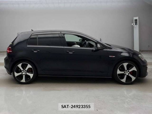 VolksWagen GOLF GTI 2014-04 8055082-3