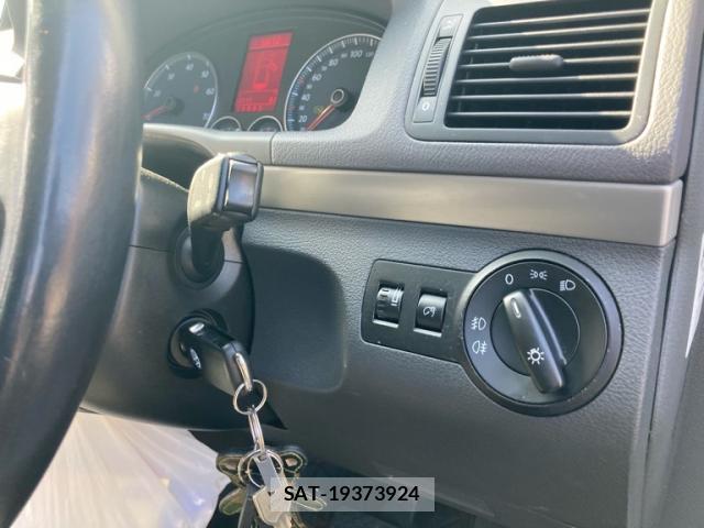 VolksWagen GOLF TOURAN 2007-05 8053909-15