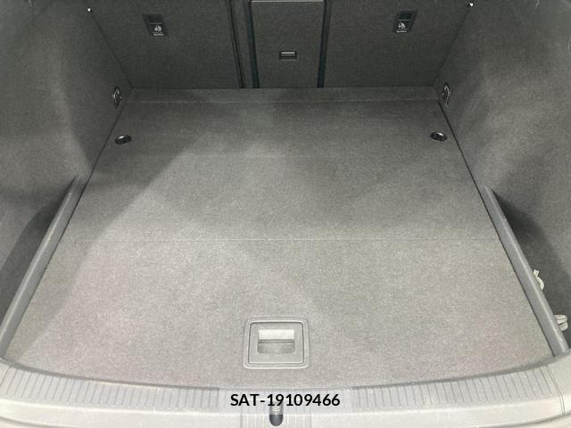 VolksWagen GOLF VARIANT 2017-05 8055110-16