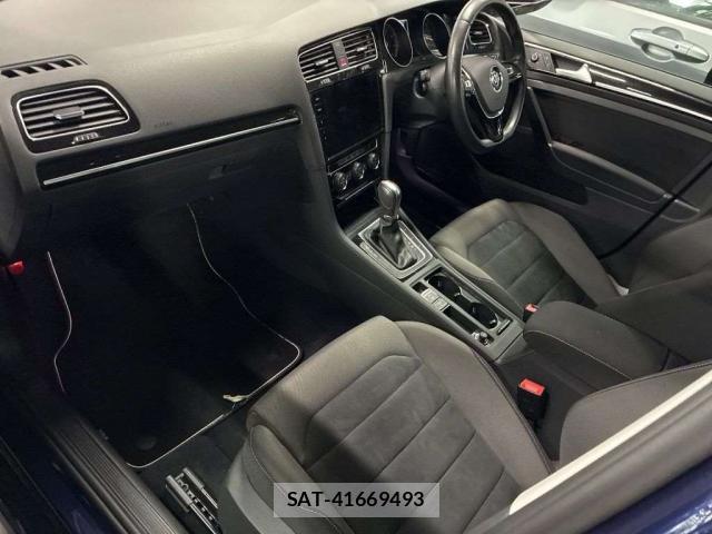 VolksWagen GOLF 2017-05 8055083-5