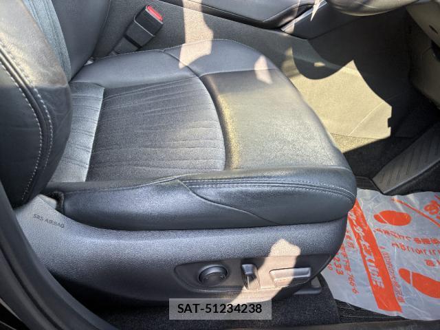 Toyota HARRIER 2021-05 8054132-4