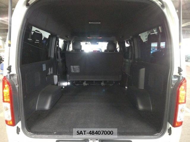 Toyota HIACE VAN 2022-10 8053294-2