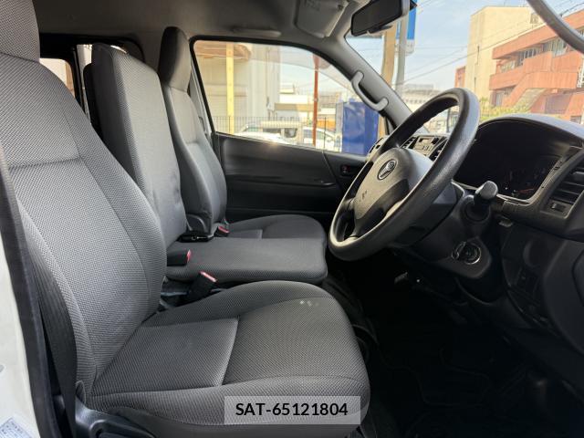 Toyota HIACE VAN 2017-12 8053438-1