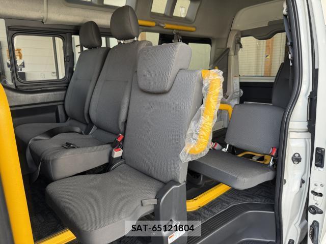Toyota HIACE VAN 2017-12 8053438-3