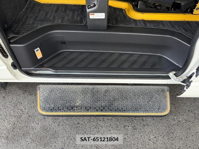 Toyota HIACE VAN 2017-12 8053438-7