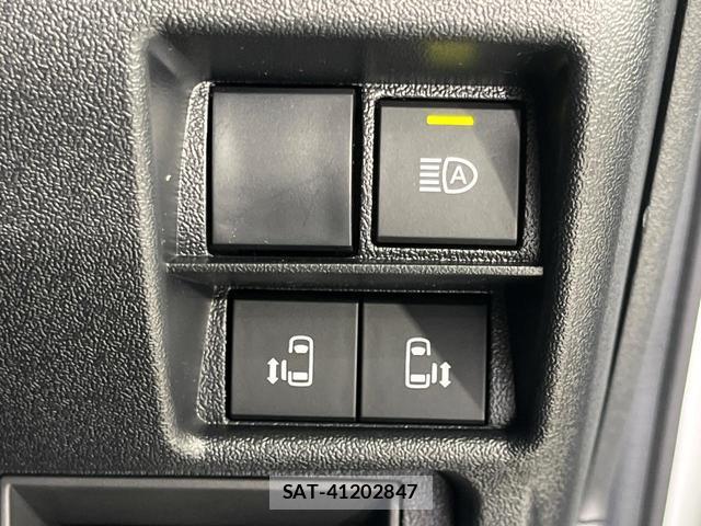 Toyota HIACE VAN 2026-04 8053605-2