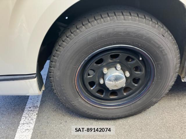 Toyota HIACE VAN 2018-01 8053903-11
