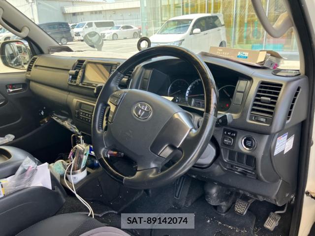 Toyota HIACE VAN 2018-01 8053903-3