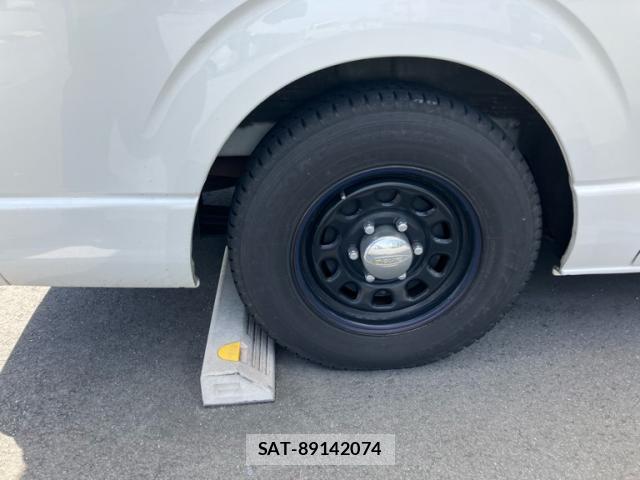 Toyota HIACE VAN 2018-01 8053903-9
