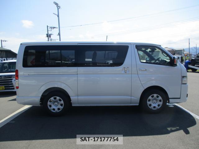 Toyota HIACE VAN 2026-06 8054900-12