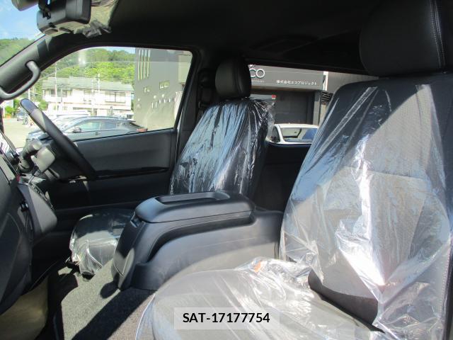 Toyota HIACE VAN 2026-06 8054900-14