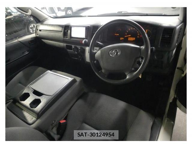 Toyota HIACE VAN 2017-05 8055347-2
