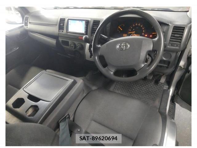 Toyota HIACE VAN 2016-07 8055351-1