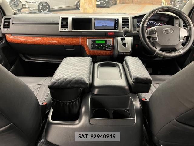 Toyota HIACE WAGON 2019-06 8055150-2