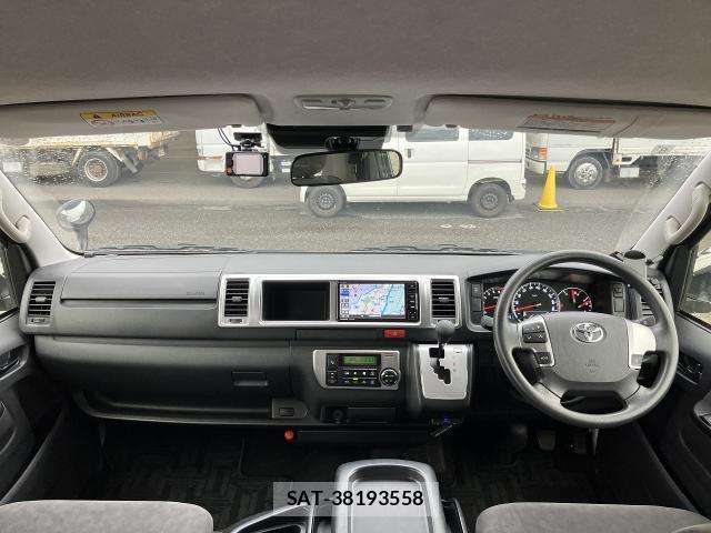 Toyota HIACE WAGON 2018-03 8055815-2