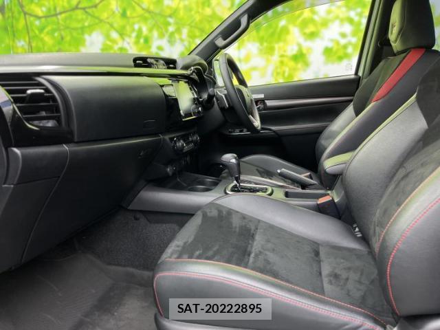 Toyota HILUX 2024-05 8056163-5