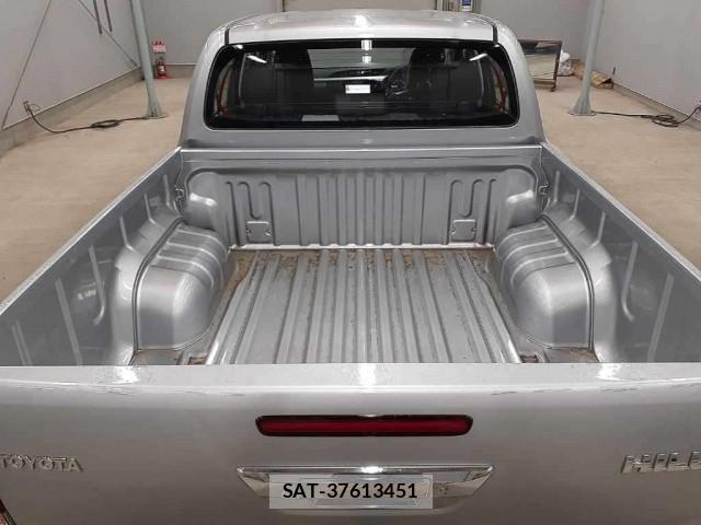 Toyota HILUX 2026-07 8053293-2