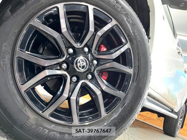 Toyota HILUX 2022-05 8054496-12