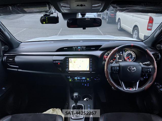 Toyota HILUX 2022-01 8055822-2