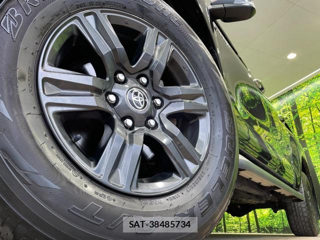 Toyota HILUX 2022-02 8056011-11