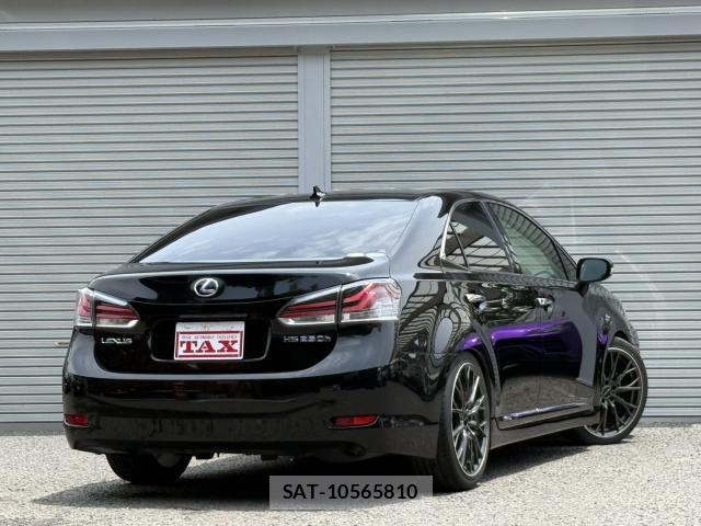 Lexus HS 2013-06 8053243-1