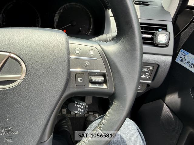Lexus HS 2013-06 8053243-14