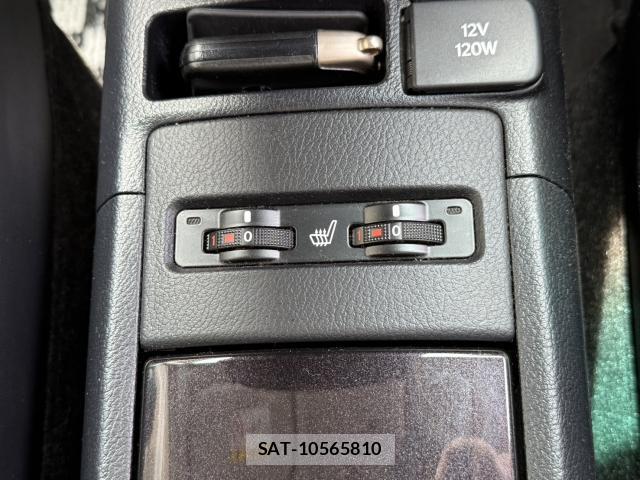 Lexus HS 2013-06 8053243-15