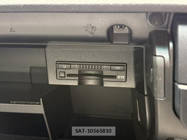 Lexus HS 2013-06 8053243-16