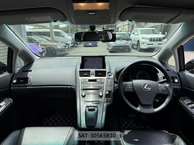 Lexus HS 2013-06 8053243-2