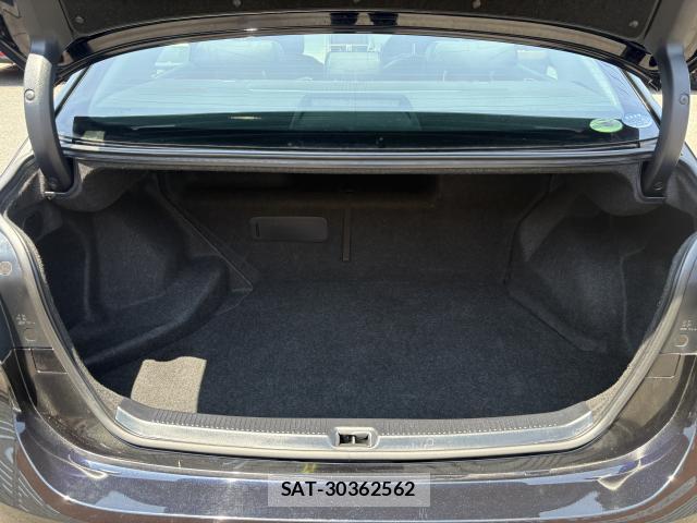 Lexus HS 2012-04 8054244-10