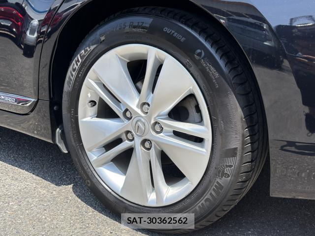 Lexus HS 2012-04 8054244-11